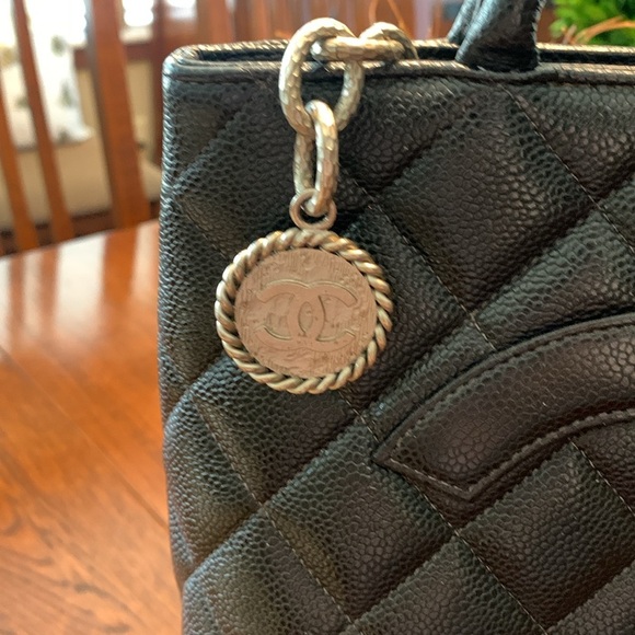 CHANEL Cavair medallion tote Excellent Condition - Picture 2 of 11
